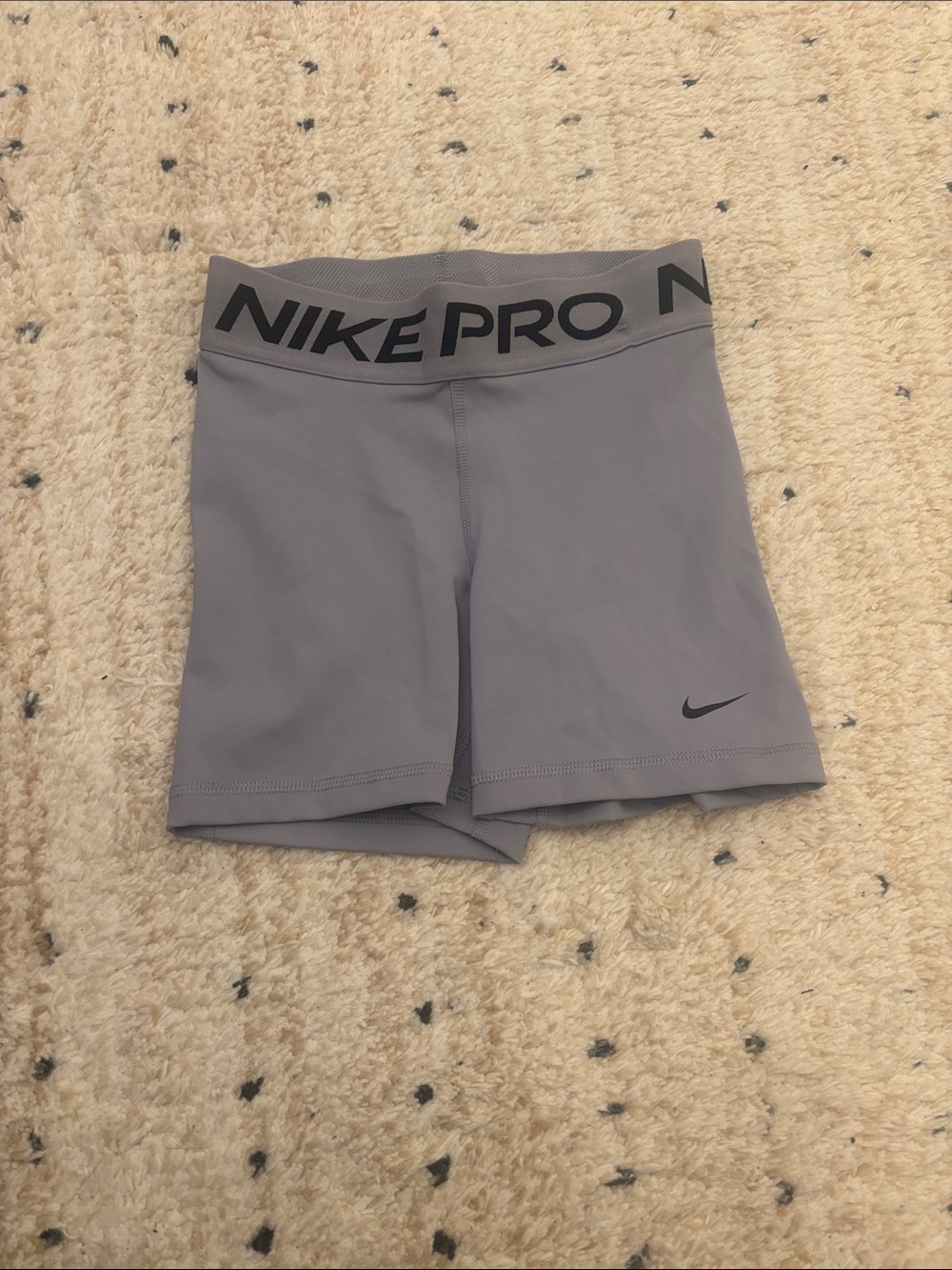Nike Pro Women's Light Gray High-Waist Bike Shorts